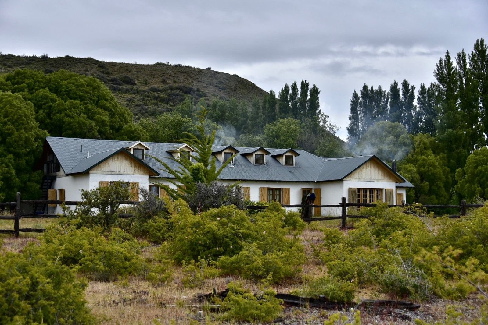 Working estancia on the shore of the lake